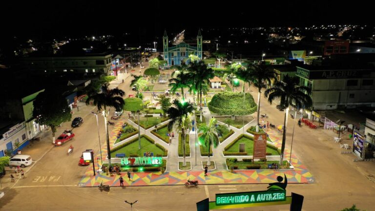 Com Cidade Iluminada Fam Lias Voltam A Frequentar Pra As E Parques P Blicos Em Autazes