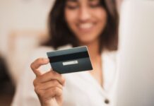 65% dos brasileiros têm mais de um cartão de crédito, mostra pesquisa da Serasa