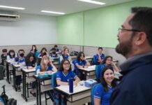 Escolas iniciam 2026 com foco em Inteligência Artificial e ética no ambiente escolar