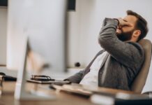 Cansaço constante e queda de cabelo podem ser sinais de disfunção na tireoide